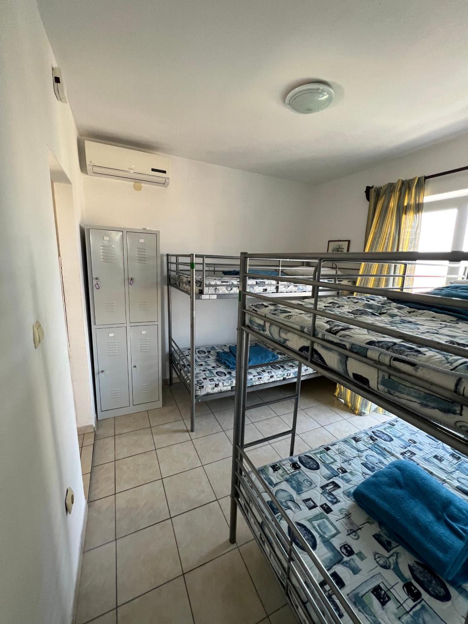 Central Studio Apartments & Dormitory Rooms Supetar Exterior photo